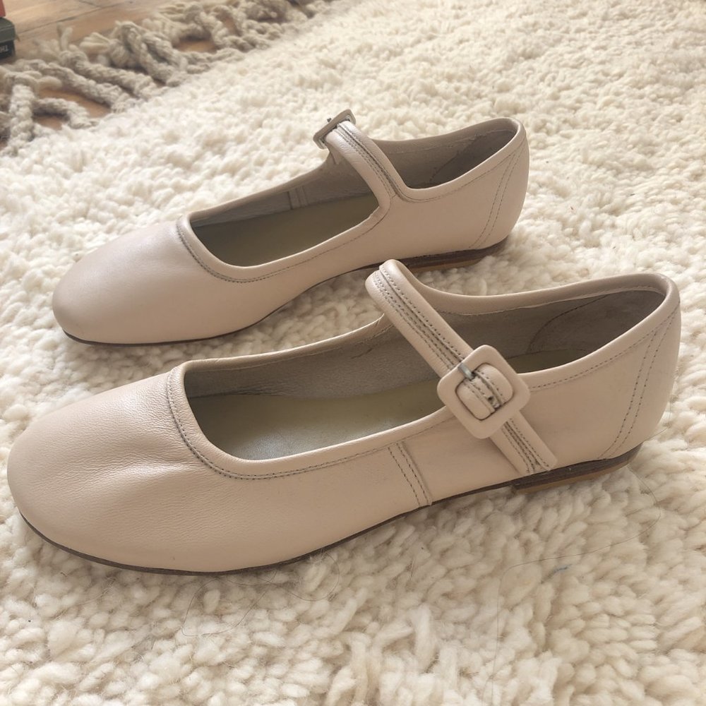 SOLD*  —  Maryam Nassir Zadeh Thelma Flat - Picture 2 of 4
